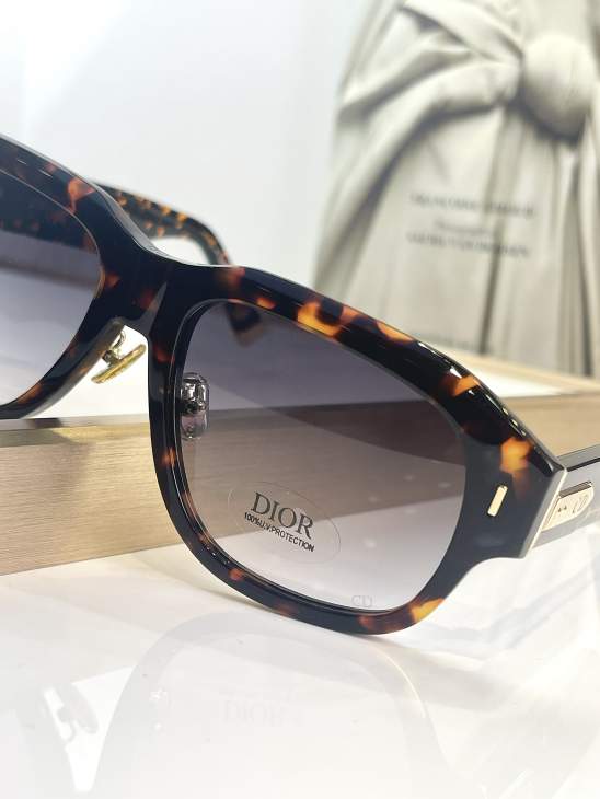 Picture of Dior Sunglasses _SKUfw76512996fw